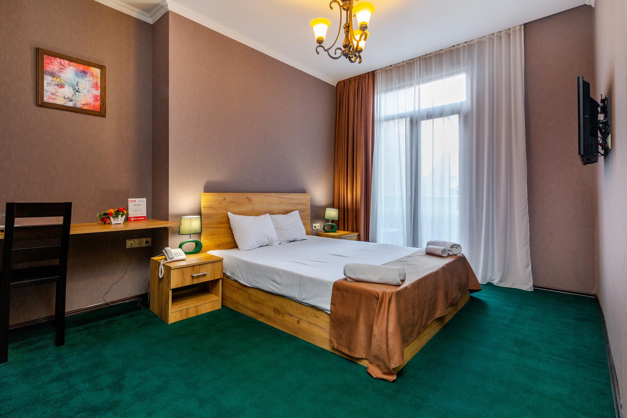 Hotel Marlyn Тбилиси Екстериор снимка